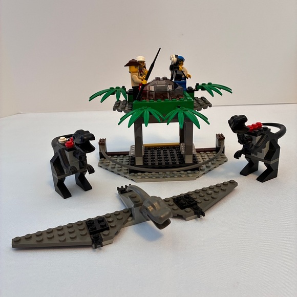 LEGO Studios Raptor Rumble Studio Set #1370 Retired - Picture 2 of 12